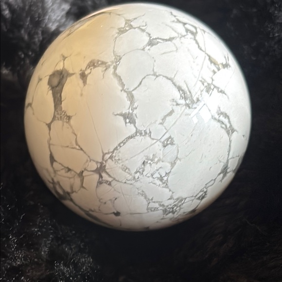 Howlite sphere - Picture 2 of 8